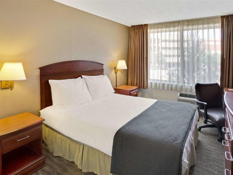 Days Inn By Wyndham Silver Spring Exterior photo
