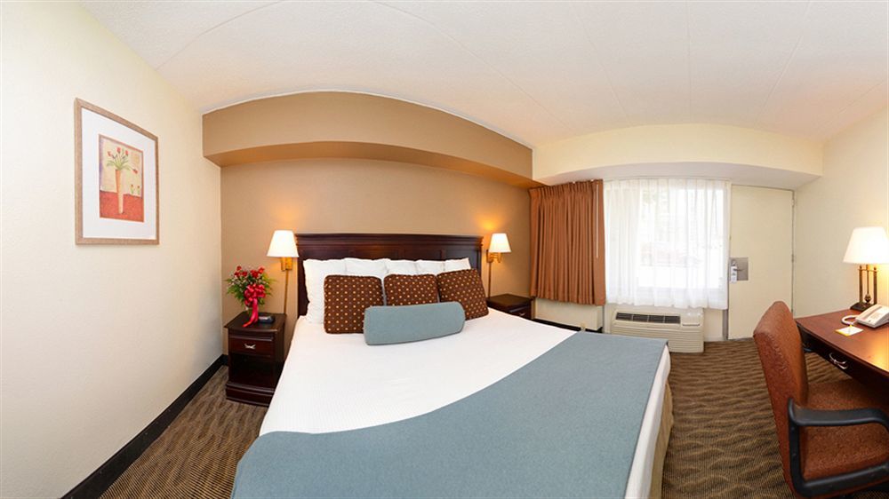 Days Inn By Wyndham Silver Spring Exterior photo