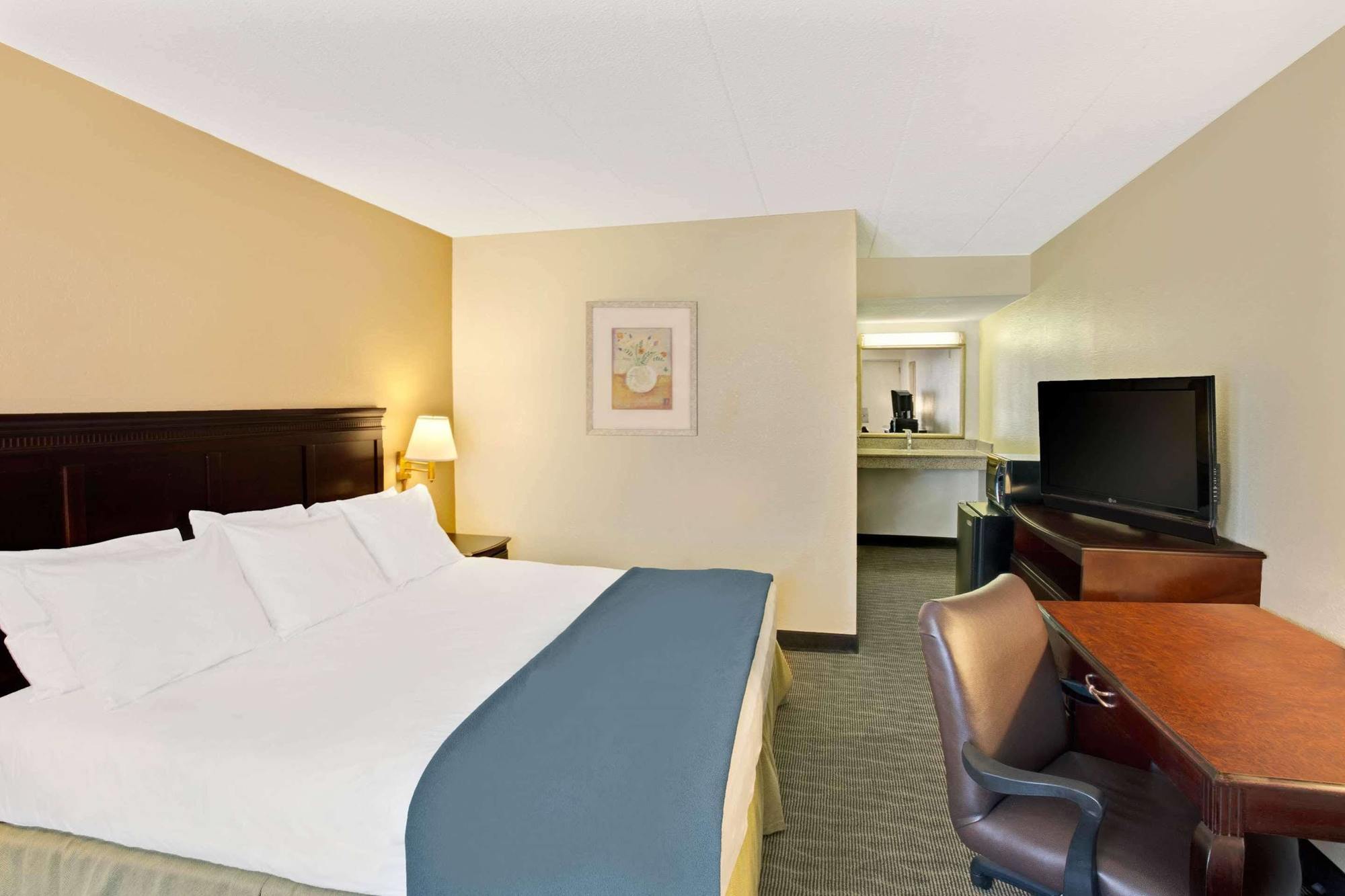 Days Inn By Wyndham Silver Spring Exterior photo