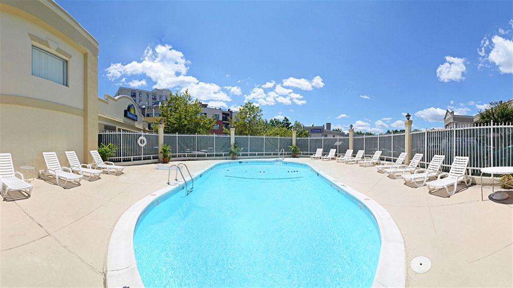 Days Inn By Wyndham Silver Spring Exterior photo